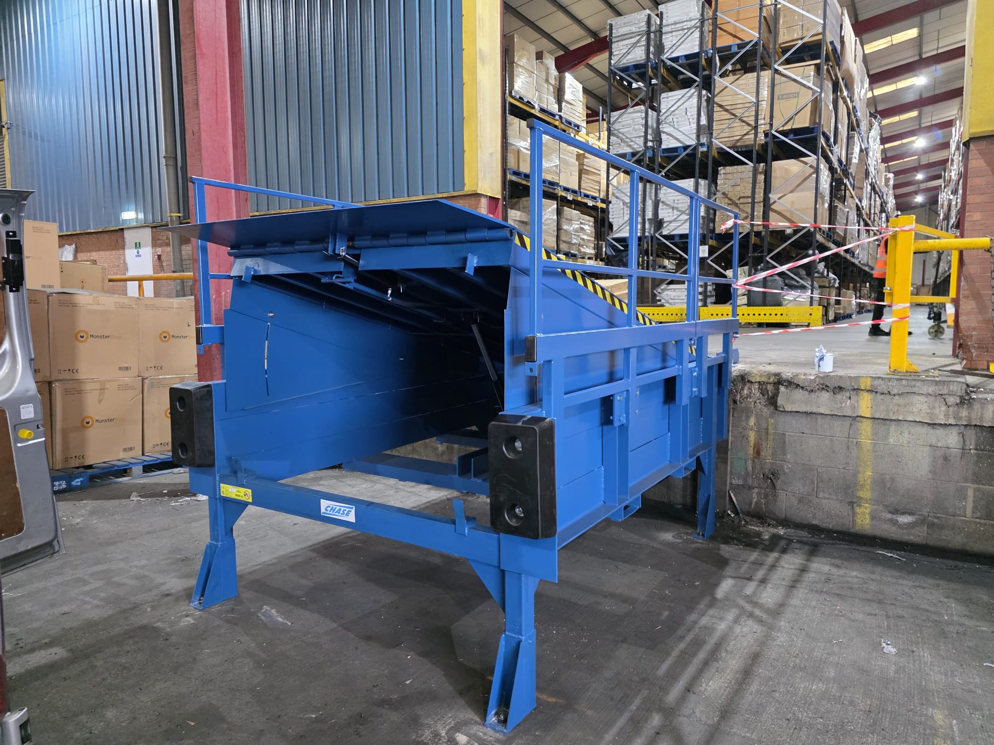 External modular dock leveller fitted to an existing warehouse